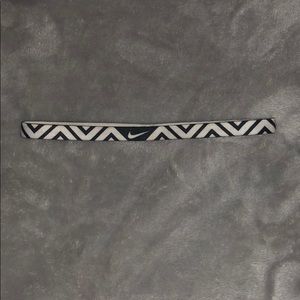 NIKE chevron headband